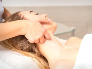 lymphatic-drainage-massage-the-ultimate-detox-treatment-for-your-body-786868_800x